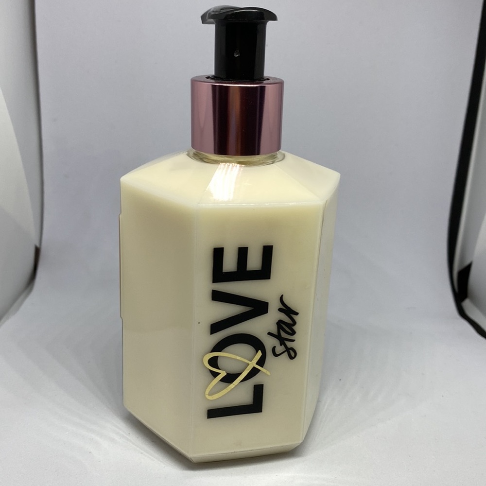 Victoria’s Secret body lotion - Picture 3 of 4